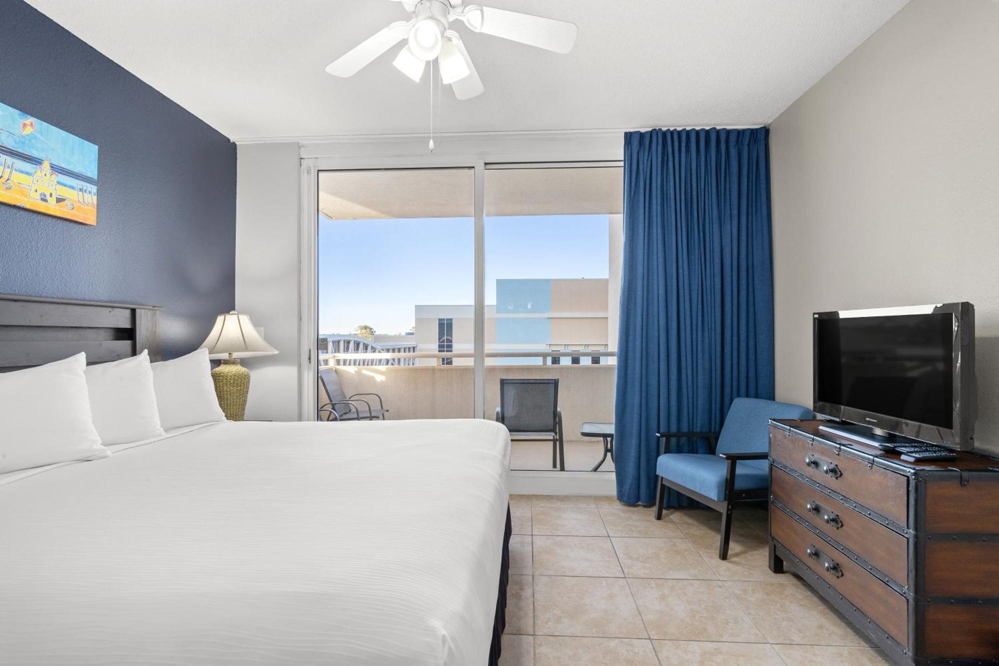 Official Majestic Beach Resort - Over 60 Units - All Ocean Front, Panama City Beach, Fl Room photo